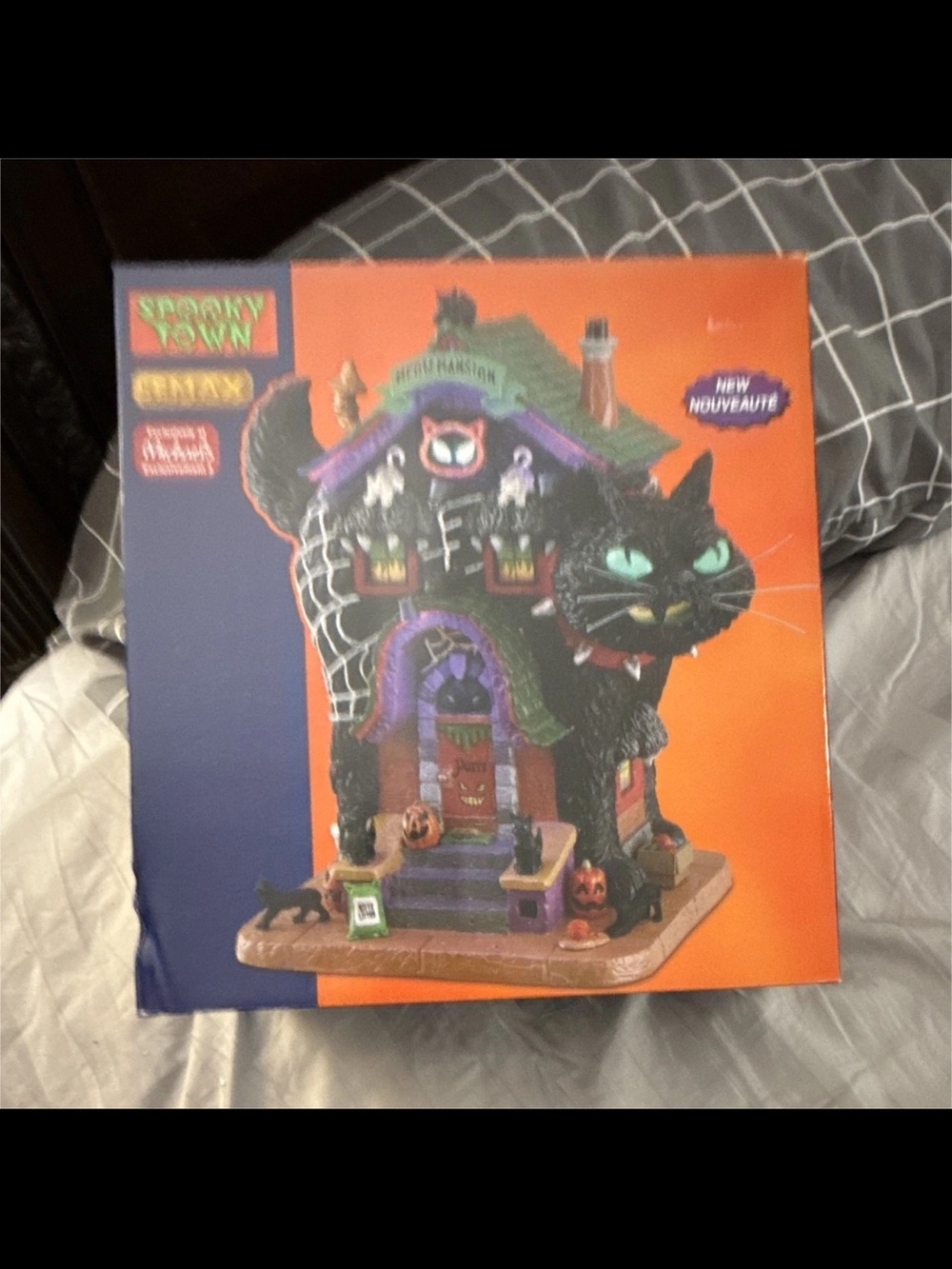 Lemax Spooky Town Black Cat Halloween House with Green Eyes and Purple Accents
